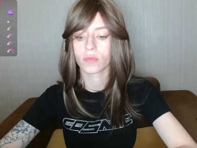 Un0ne — live female cam