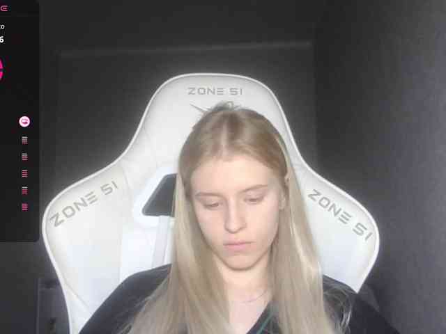 Helga_Pataki webcam