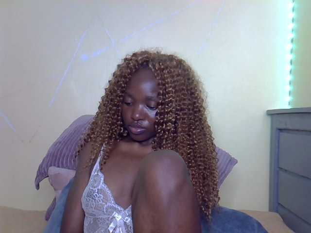 Eboniana, live now on BongaCams