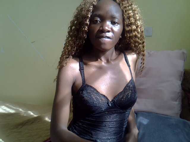 Eboniana live cam on BongaCams