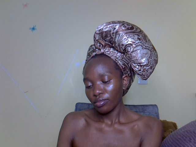Eboniana live cam on BongaCams