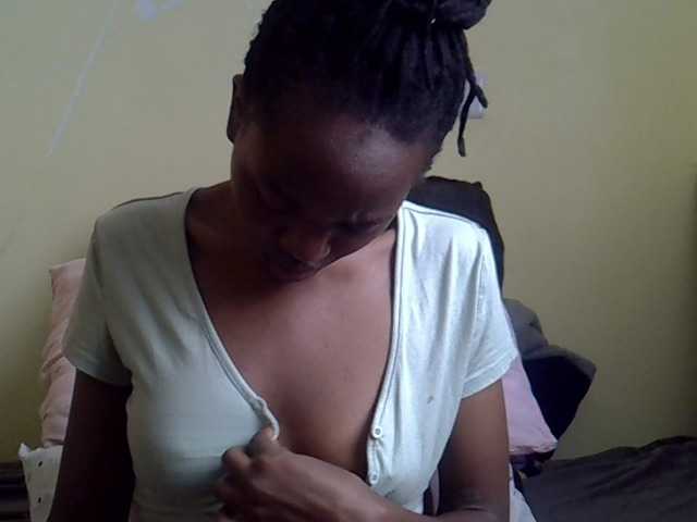 Eboniana live cam on BongaCams