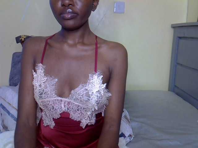 Eboniana live cam on BongaCams