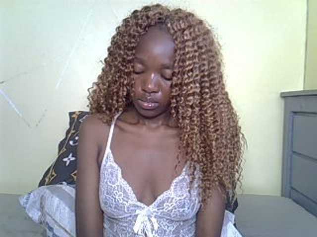 Eboniana live cam on BongaCams