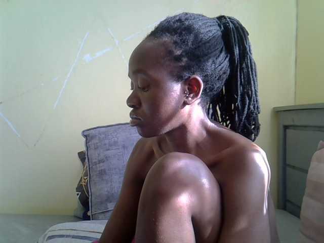 Eboniana live cam on BongaCams