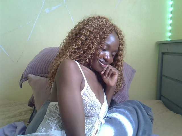 Eboniana, live now on BongaCams