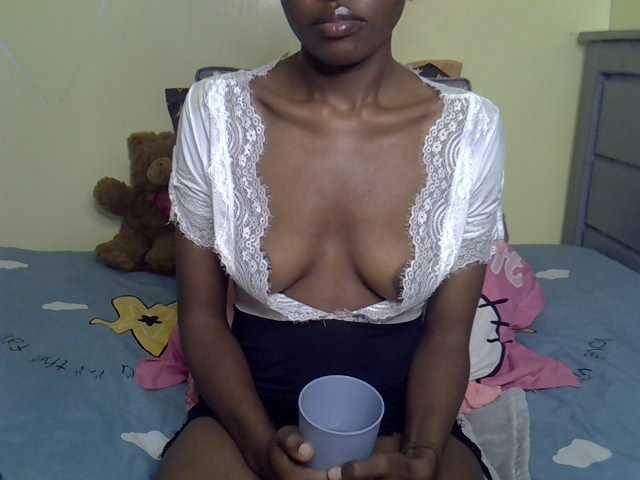 Eboniana live cam on BongaCams