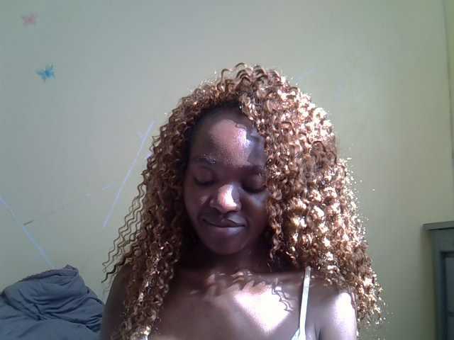 Eboniana, live now on BongaCams