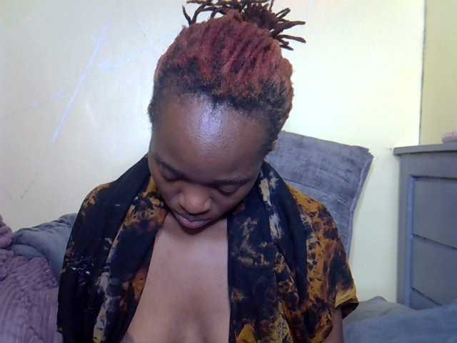 Eboniana live cam on BongaCams