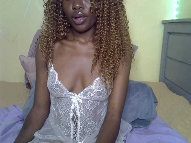 Eboniana live cam on BongaCams