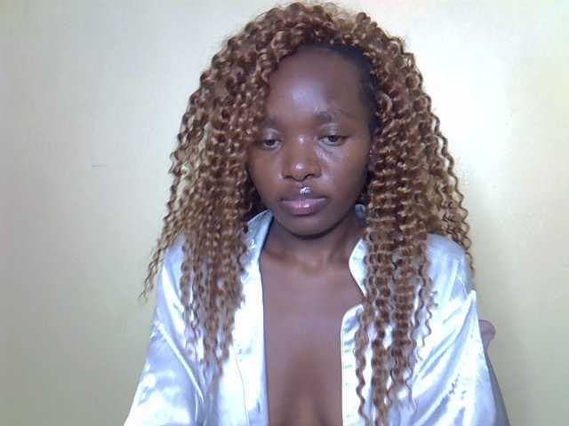 Eboniana live cam on BongaCams