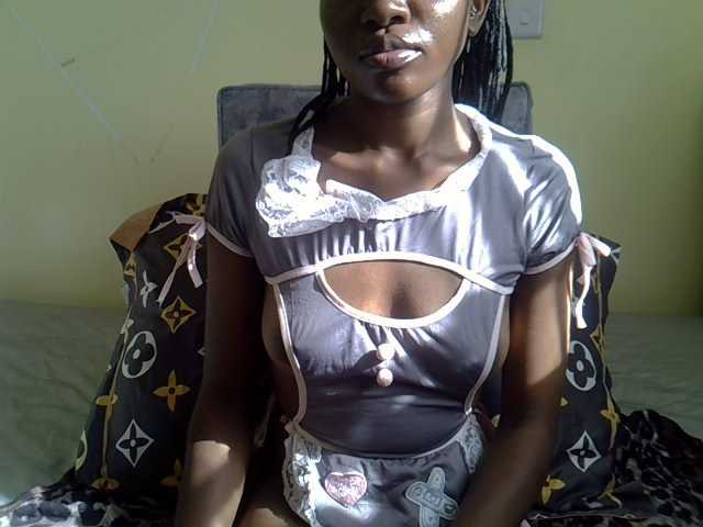 Eboniana live cam on BongaCams
