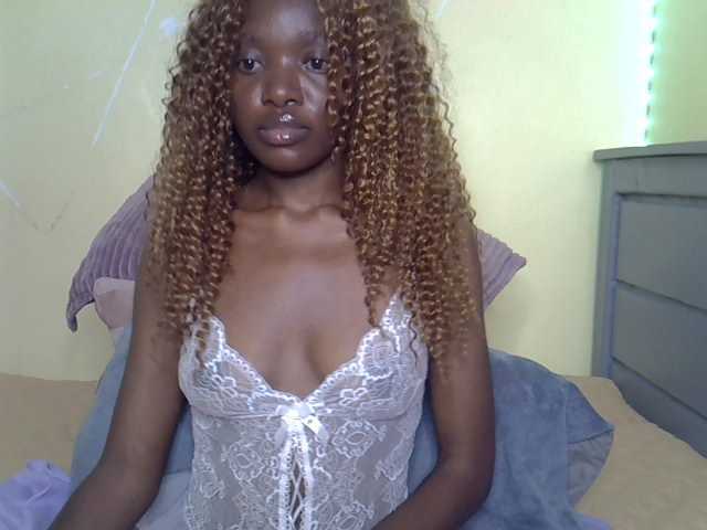 Eboniana live cam on BongaCams