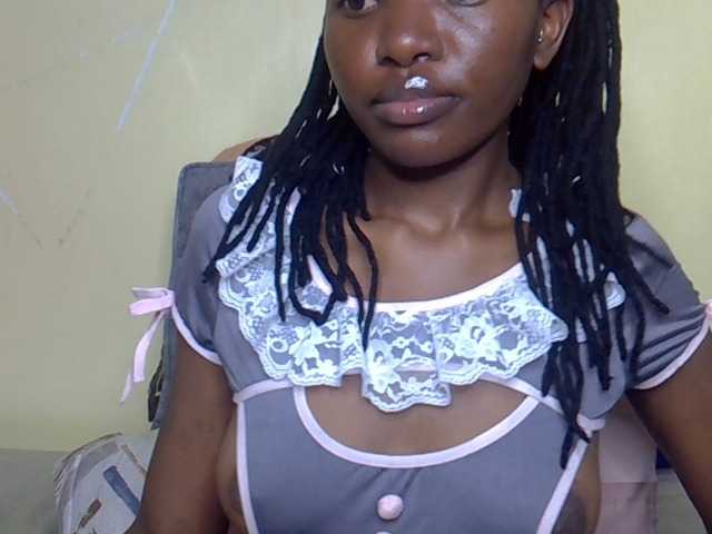 Eboniana live cam on BongaCams