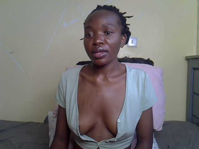 Eboniana live cam on BongaCams