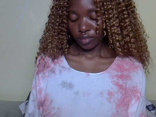 Eboniana vous attend pour discuter, flirter et plus sur bongacams