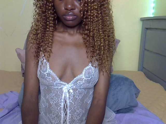Eboniana, live now on BongaCams