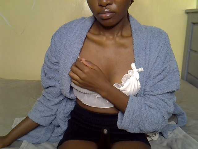 Eboniana live cam on BongaCams