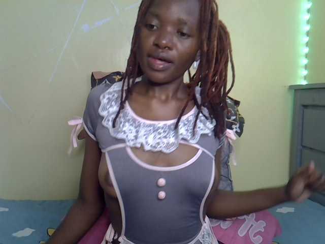 Eboniana live cam on BongaCams