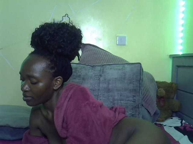 Eboniana live cam on BongaCams