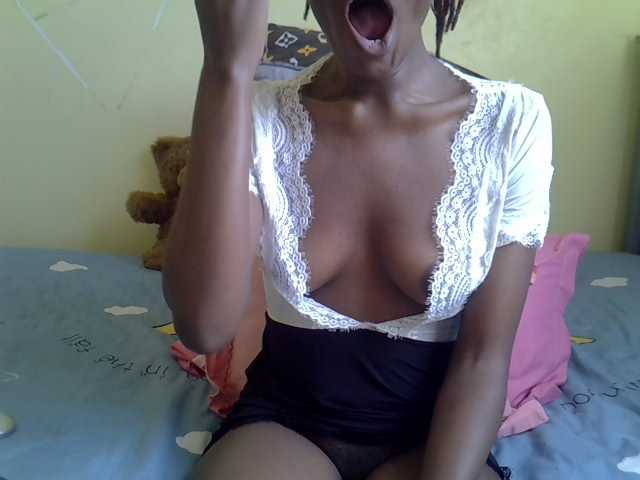 Eboniana live cam on BongaCams