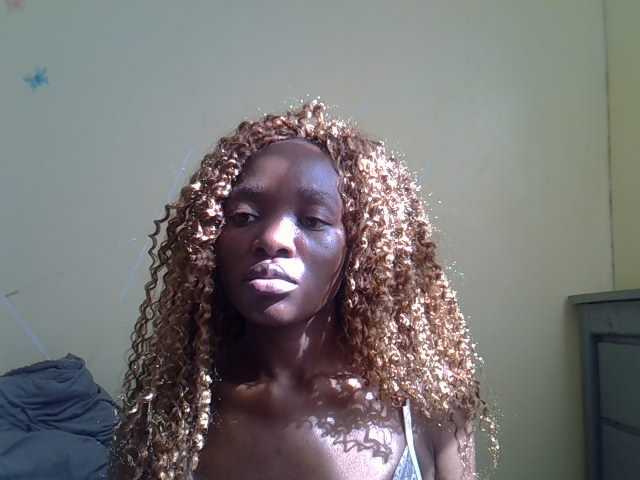 Eboniana, live now on BongaCams