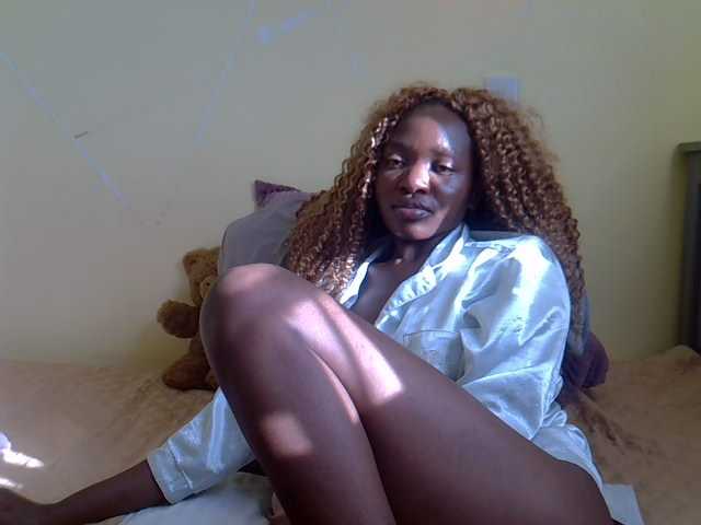 Eboniana live cam on BongaCams