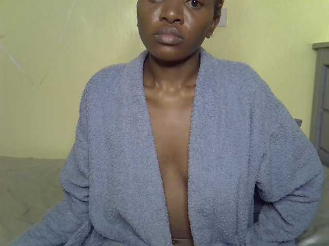 Eboniana live cam on BongaCams
