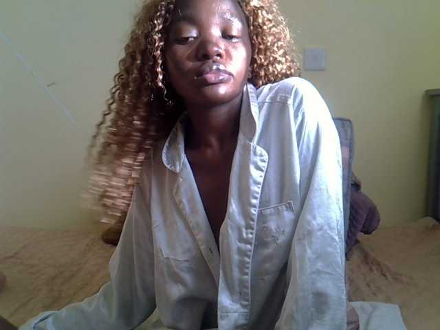 Eboniana live cam on BongaCams