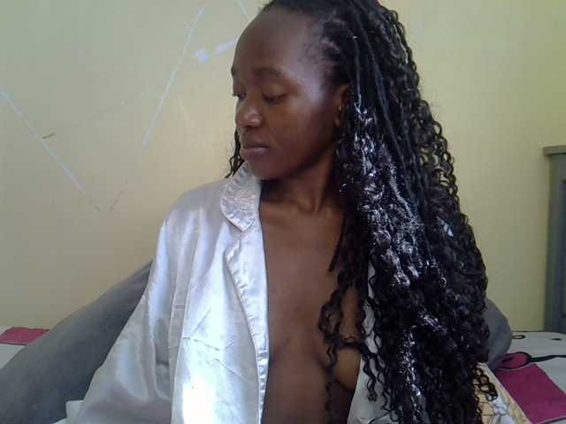 Eboniana live cam on BongaCams