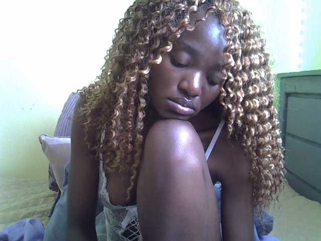 Eboniana, en directo ahora en BongaCams