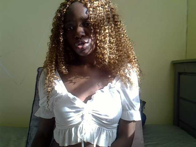 Eboniana live cam on BongaCams