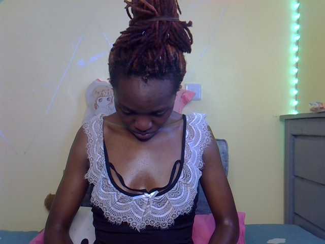Eboniana live cam on BongaCams