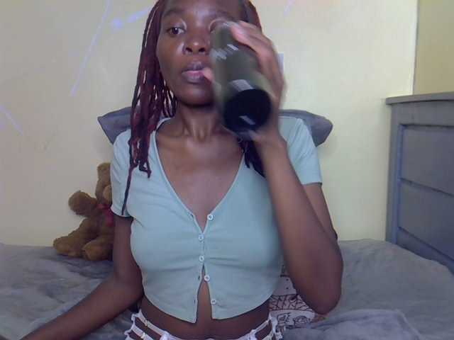 Eboniana live cam on BongaCams