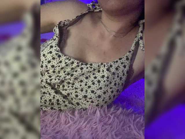 Ariellas live cam on BongaCams