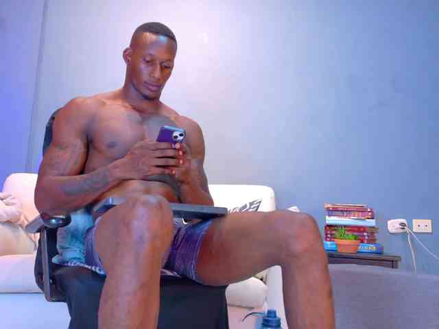 iker-bigdick Sex Cam Show