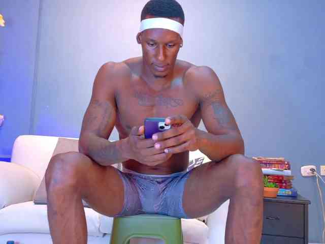 iker-bigdick Sex Cam Show