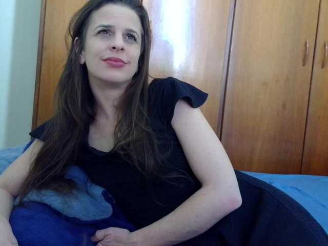 august-laura cam belle