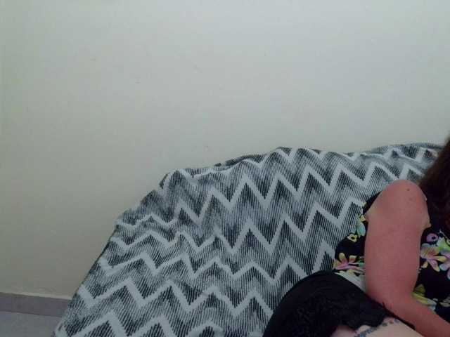 august-laura live cam preview