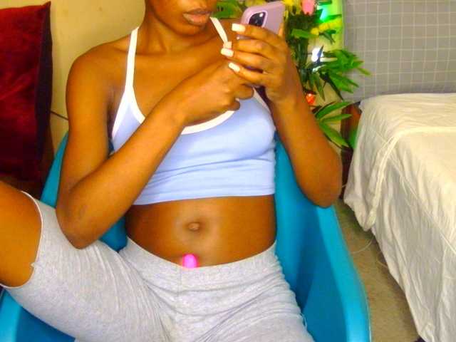 Gladwell live cam on BongaCams