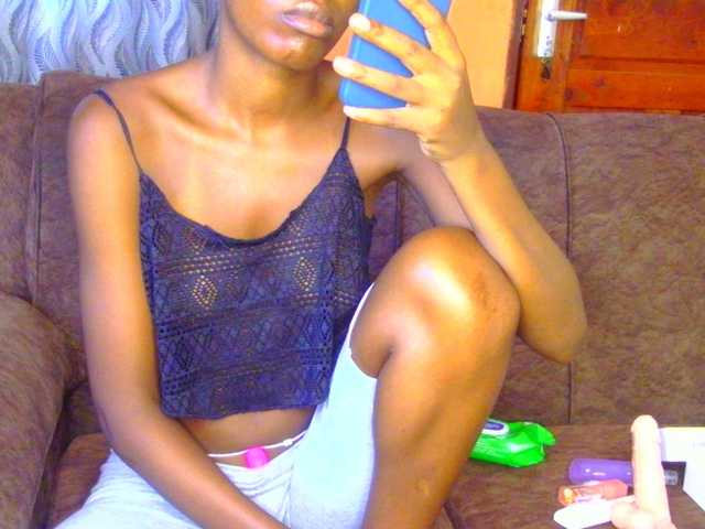 Gladwell's BongaCams show and profile