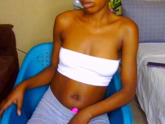Gladwell live cam on BongaCams
