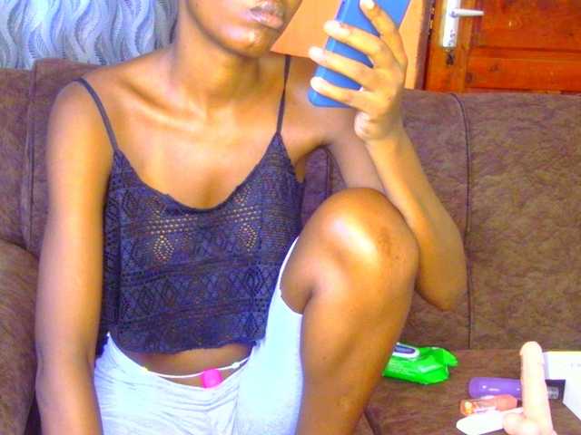 Gladwell's BongaCams show and profile