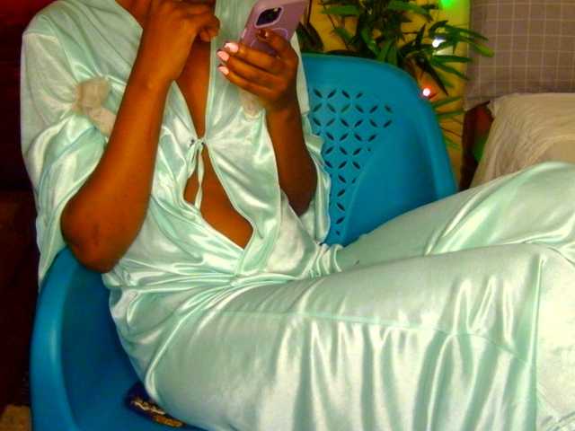 Gladwell live cam on BongaCams