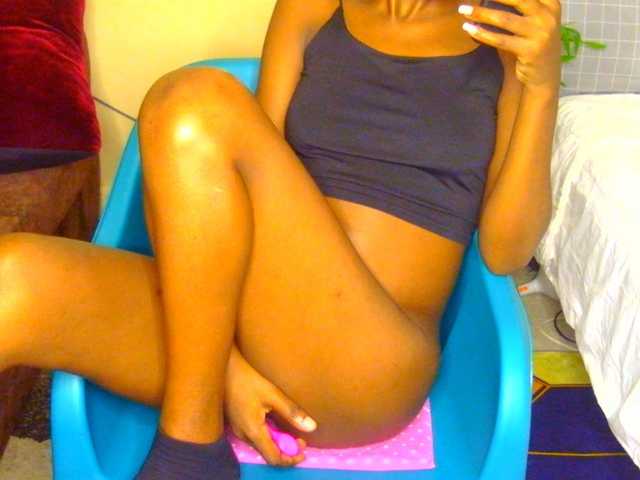 Gladwell live cam on BongaCams