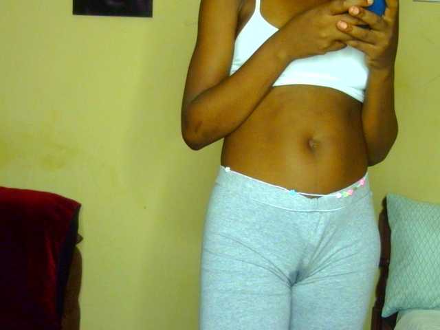 Gladwell's BongaCams show and profile