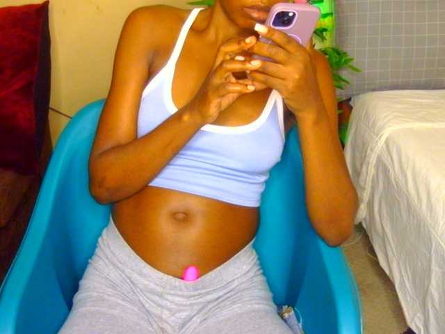 Gladwell live cam on BongaCams