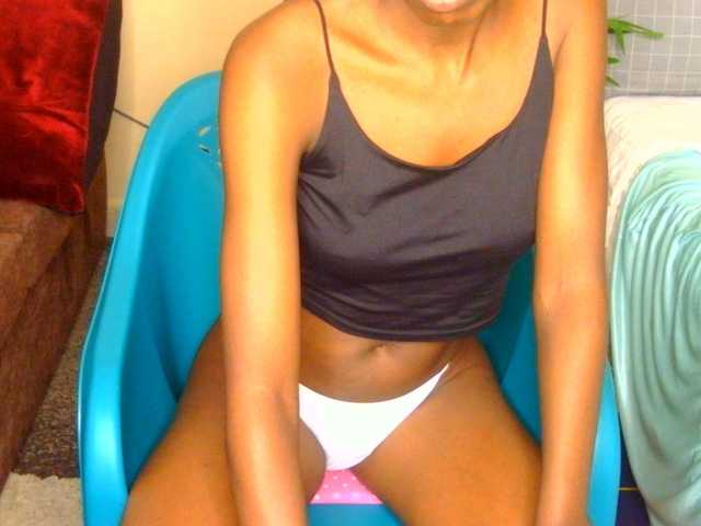 Gladwell live cam on BongaCams