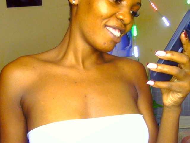Gladwell live cam on BongaCams