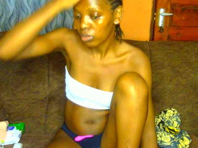 Gladwell Live Webcam on BongaCams